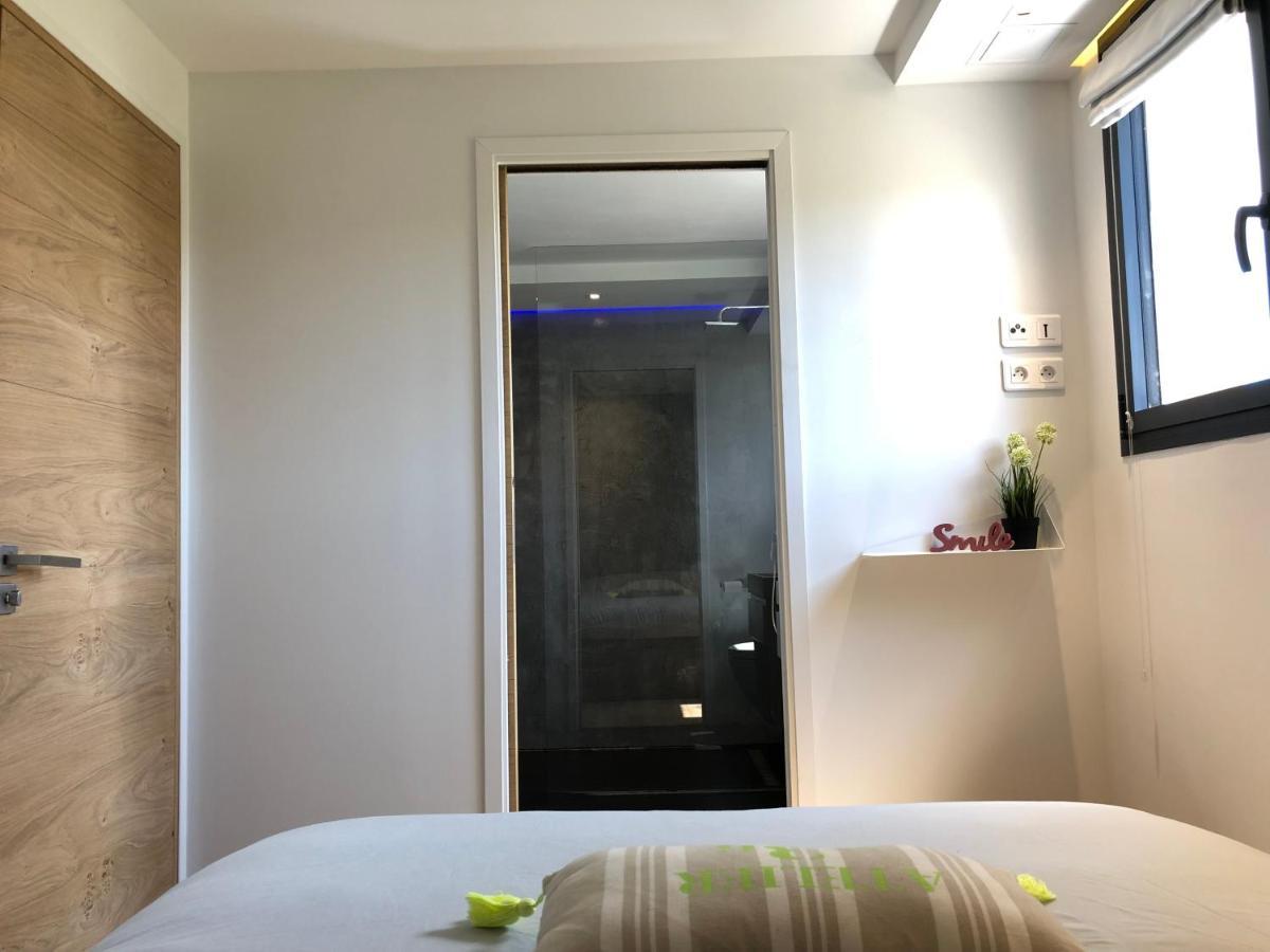 Appartement Climatise Refait A Neuf - Vue Mer Saint-Tropez - Piscine- 50M Plage Gassin Exteriör bild